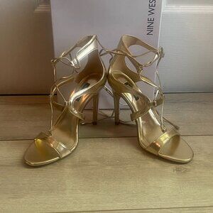 Nine West – Mindi Gold Metallic Sandal